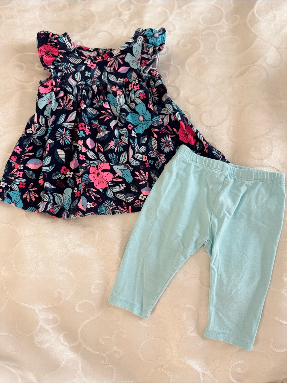 NWOT OshKosh Baby Girl Navy Floral Flutter Top Aqua Leggings Set 9M